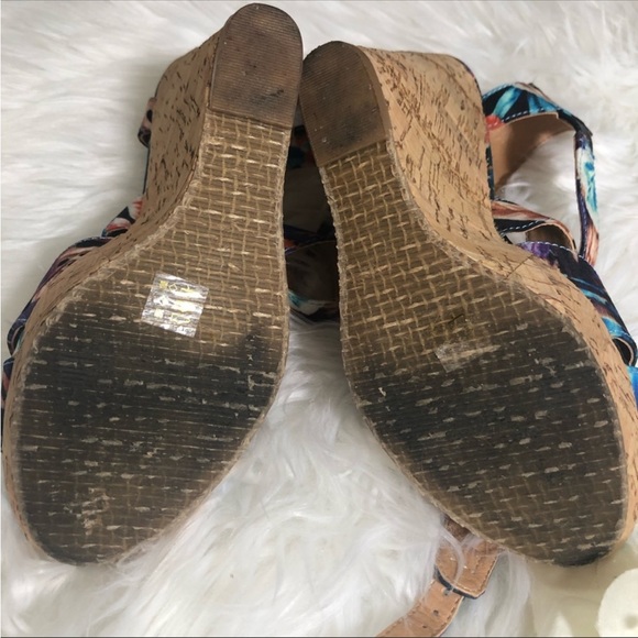 Chinese Laundry Wedges - Picture 3 of 4